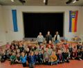 Bild: gz
Bei der Abschlussveranstaltung des Kinderferienprogramms erhält jedes Kind einen Preis.