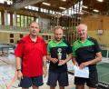 Bild: fv
Die siegreiche Hirschauer Mannschaft mit dem Pokal, (von links) Hans Fleischmann, Philipp Amann, und Robert Dotzler.