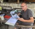 Bild: wro
Seit zwölf Jahren wird der OWV Falkenberg von Peter Hasenfürter geleitet. Gut eineinhalb Stunden lang warf er für Oberpfalz-Medien einen Blick in die Vereinsgeschichte.