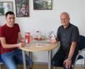 Bild: prh
Die Sozialpädagogen Norbert Meister und Michael Simmerl (von rechts) sind Ansprechpartner für Koki, das Netzwerk frühe Kindheit, bei dem Eltern vielfältige Hilfestellung für Kinder im Alter von null bis drei Jahren bekommen.