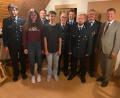 Bild: bey
Annalena Brey und Simon Stahl sind neue aktive Mitglieder der Feuerwehr Vöslesrieth. Über dieses Engagment freuen sich Vorstand und Bürgermeister Rainer Rewitzer.