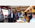 Bild: Wolfgang Steinbacher
Die hohen Energiepreise sind Anlass zu einem Meinungsaustausch in der Bäckerei Wenkmann in Hohenkemnath. Von links: Kreishandwerksmeister Hans Weber, MdL Harald Schwartz, Margot Stiegeler, Frank Käfer, Christian Wenkmann und Ruth Herbst.
