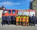 Bild: njn
Die frischgebackenen Truppführer mit (von rechts) Feuerwehrvorsitzendem Roland Krommer und Kreisbrandmeister Herbert Thurm sowie (von links) der Feuerwehrführung mit Kommandant Daniel Hackl (links) und Zweitem Kommandant Harald Hör (Dritter von links).