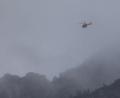 Bild: -/Bergwacht Ramsau/dpa
Mit einem Hubschrauber suchen Rettungskräfte der Bergwacht nach dem vermissten Wanderer.