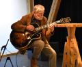 Bild: ubb
Alfred Hertrich ist einer der ganz großen Jazzmusiker der Region. Bei seiner Vernissage präsentierte er sich auch als Musiker und gab eine Kostprobe seines musikalischen Könnens.