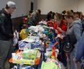 Bild: grm
Großer Andrang herrscht beim Flohmarkt "Alles rund ums Kind" der Kita St. Otto Irchenrieth. Für jeden war ein Schnäppchen dabei.