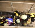 Bild: fks
Knifflich war die Personenrettung mit schwerem Atemschutz die enge Treppe hinab.