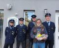 Bild: FFW Hermannsreuth/exb
Eine Abordnung der Feuerwehr Hermannsreuth gratulierte Reinhard Zant (vorne) zum 70. Geburtstag.