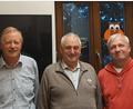 Bild: Ottmar Mühlberger/exb
Vorsitzender Ottmar Mühlberger (Mitte) und seine beiden Stellvertreter Klaus Frieser (links) und Christian Herrmann (rechts) stehen an der Spitze des Schachclubs.