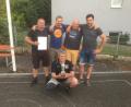 Bild: Helmut Achtert
Der Stammtisch „Rauschende Birken“ (von links): Sebastian Biehler, Stefan Meier, Reiner Thomas (kniet), Günther Oberndorfer, Florian Junghans) gewann das Turnier der örtlichen Vereine.