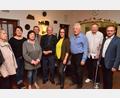 Bild: fjo
Hedwig Weber, Stefanie Mack, Annemarie Federl, Helmut Federl und Johann Kaas (von links) sind in der neuen Vorstandschaft des VdK-Ortsverbands vertreten, ebenso Peter Lottes (Zweiter von rechts) und Anton Moll (Dritter von rechts).