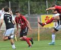 Bild: Büttner, Gerhard
Nico Argauer (rechts beim Torschuss) möchte die Führung in der Bezirksliga-Torjägerliste zurück haben. Mit seinen fünf Treffern am Mittwoch beim 6:0 im Nachholspiel gegen den FC Untertraubenbach ist der Ränkamer Johannes Kordick an Argauer vorbeigezogen. Argauer war bislang zehnmal erfolgreich, Kordick steht bei 11 Toren. Vielleicht gelingt dem SC-Stürmer gegen den FC Wernberg ein Doppelpack?