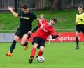 Bild: ham
Marin Marinov (links), Spielertrainer des SV Pullnried, am Samstag beim Spiel in Dürnsricht. Der SVP liegt mit fünf Punkten Vorsprung an der Tabellenspitze des Kreisklasse Nord.