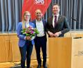 Bild: Eichl
Nicole Bäumler will Annette Karl beerben: Vorschusslorbeeren gibt es von MdB Uli Grötsch (rechts) und dem SPD-Bezirksvorsitzenden MdEP Ismail Ertug.