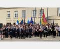 Bild: Christine Hollederer/exb
Eine 70-köpfige Delegation aus dem Landkreis Amberg-Sulzbach, darunter Kreisräte, die Blasmusik Gebenbach und die Fahnenschwinger aus Gebenbach, feierte in Frankreich das Jubiläum der Partnerschaft.