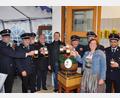 Bild: gm
Mit frisch gezapftem Bier stießen die Gäste der Feuerwehr Haselbach und die Gastgeber der Pittersberger Wehr auf das gelungene Patenbitten an.