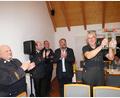 Bild: fvo
Der Kommandant der Waldthurner Wehr, Michael Bäumler (rechts) erhält den ÄU - Pokal.