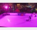 Archivbild: Gabi Schönberger
Energiesparendes "Kunsteis": Die Eislauffläche auf dem Weidener Christkindlmarkt (hier 2019) muss nicht gekühlt werden, sie ist aus Plastik.