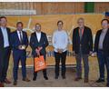Bild: FWG Speichersdorf/exb
25 Jahre FWG Speichersdorf feierten unter anderem (von links) Landrat Florian Wiedemann, Staatsminister Thorsten Glauber, Zweiter FWG-Vorsitzender Thorsten Neugirg, FWG-Vorsitzende Tanja Kreutzer, Gemeinderat Hans Schmid und Bürgermeister Christian Porsch.