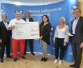 Bild: Kunz
Der Seniorenbeirat der Stadt Weiden freut sich über eine großzügige Spende der Volksbank Raiffeisenbank Nordoberpfalz für den Seniorennachmittag im Oktober.