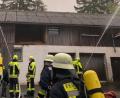 Bild: amö
Während der Brandschutzwoche übten die Feuerwehren der Marktgemeinde Winklarn Brandbekämpfung und Einsatz der Atemschutzträger.