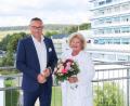 Bild: Klinikum Fichtelgebirge/exb
Dr. Philipp Koehl, Ärztlicher Direktor, begrüßt Dr. Marita Eisenmann-Klein am Klinikum Fichtelgebirge. Die Spezialistin für Plastische Chirurgie verstärkt die Klinik für Orthopädie und Unfallchirurgie mit der neuen Sektion für "Regenerative Medizin".