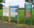 Bild: Hirsch
Zu den Aufgaben des Naturparkvereins gehört die Beschilderung der Wanderwege und das Aufstellen von Informationstafeln.