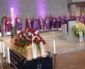 Bild: fpoz
Zahlreiche Menschen nahmen beim Trauergottesdienst Abschied vom verstorbenen Pfarrer Johannes Wolff.