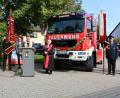 Bild: gru
Das Feuerwehrauto der Edelfelder Wehr bekam seinen kirchlichen Segen durch Pfarrer Hans Zeltsberger (am Pult) und Matthias Ahnert.