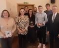 Bild: rbg
Der TSC zeichnete Karin Schuh (links) und Fynn Legat (Dritter von rechts) aus. Es gratulierten (von links) Barbara Legat-Kasel, Florian Sammüller, Anne Habedank, Lukas Bachmeier, Hubert Brech und Bürgermeister Franz Stahl.