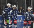 Bild: Gebert
Die Blue Devils starteten mit einem xxx-Sieg gegen den EHC Klostersee in die neue Oberliga-Saison. Hier bejubeln (von links) Luca Gläser, Philipp Siller und Kurt Davis einen Treffer.