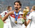 Bild: Marcus Brandt/dpa
2014 wurde Sami Khedira mit Deutschland in Rio Weltmeister. Mittlerweile hat er seine Karriere beendet, kickt aber am Samstag für einen guten Zweck in Regensburg