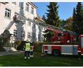 Bild: jr
Bei der Einsatzübung der Feuerwehr Mitterteich im städtischen Kinderhaus wurde unter anderem die Evakuierung per Drehleiter geprobt.