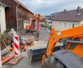 Bild: Gemeinde Kastl/exb
Unter anderem zusätzliche Wasserabläufe installierten die Mitarbeiter des Bauhofes in Reuth bei Kastl.