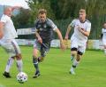 Bild: ham
Der Schwarzenfelder Jens Sollfrank (Mitte) setzt sich gegen die Dieterskirchener Lukas Schmirler (rechts) und Marco Mehltreter durch. Die Schwarzenfelder sind am Wochenende im Doppeleinsatz. Dieterskirchen ist beim Kreisliga-Schlusslicht SG Neukirchen/Kleinwinklarn zu Gast.