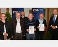 Bild: gf
Der CSU-Ortsverband Michelfeld ernennt zwei neue Ehrenmitglieder. Von links Bundestagsabgeordnete Susanne Hierl, Vorsitzender Alexander Kroher, Landtagsabgeordneter Harald Schwartz, Hans Gmehling, Luitpold Dietl und Finanzminister Albert Füracker.