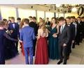 Bild: do
Mit einer festlichen Polonaise beginnt der Tanzkursabschluss in der Aula des Gymnasiums Eschenbach.