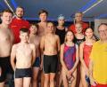 Bild: exb
Die Schwimmgruppe Delfine machte das Rettungsschwimmabzeichen in Bronze. Oben links: Rainer Kratzer, rechts Peter Winter. Unten rechts: Bernhard Fleischmann.