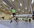 Bild: Hubert Ziegler
Angriff des VC Amberg in der neuen Sporthalle der Franz-Xaver-von-Schönwerth-Realschule (von links.): Fabian Buck, Milan Dörnhöfer, Spielertrainer Florian Birner, Christian Schertl, Oskar Trautner und Tim Schneider.