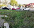 Bild: Portner
Der nach Abbruch des AOK-Gebäudes frei gewordene Platz an der Einmündung der Staatsstraße 2398 in die Staatsstraße 2156 wird wohl nicht mehr für einen Kreisverkehr benötigt. Denn jetzt startet eine Alternativplanung.