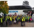 Bild: jpl
Mit Bustraining und Schutzausrüstung leisteten Lehrkräfte, Polizei und Busunternehmen einen wichtigen Beitrag zur Sicherheitserziehung an der Fichtelnaabtalschule.
