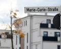 Bild: Gabi Schönberger
Einen von fünf weiblichen Straßennamen in Weiden trägt die Marie-Curie-Straße, zu finden im Stadtteil Lerchenfeld.