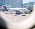 Bild: Marcel Kusch/dpa
Eine Maschine von Eurowings auf dem Flughafen Düsseldorf: Am Donnerstag wollen Piloten der Airline streiken.