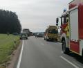 Bild: wrl
In der Nähe von Damelsdorf bei Wernberg-Köblitz ereignete sich am Mittwoch ein Unfall. 40 Einsatzkräfte eilten den beiden Schwerverletzten zur Hilfe.