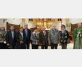 Bild: u
Anlässlich ihrer Ehejubiläen feiern vier Jubelpaare aus den Pfarreien Hirschau und Ehenfeld mit Stadtpfarrer Johann Hofmann (rechts) in der Stadtpfarrkirche in Hirschau einen Dankgottesdienst (von links): Elfriede und Johann Rumpler (40 Jahre), Waltraud und Johann Birner (30 Jahre), Anna und Hermann Gebhard (55 Jahre) sowie Michael und Elisabeth Guist (50 Jahre).
