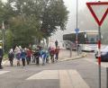 Bild: Polizeiinspektion Amberg
Auf die Plätze, fertig, los. Damit nichts passiert, achten Beamte der Polizei darauf, dass die Abc-Schützen und ihre älteren Schulkameraden sicher über die Kreuzung kommen.