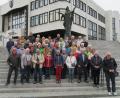 Bild: Siedlergemeinschaft Wiesau/exb
Das Bild zeigt die Reisegruppe vor dem slowakischen Parlament in Bratislava.