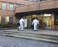 Bild: ihl
Im Landratsamt in Schwandorf legte ein unbekannter Täter nach einem Einbruch einen Brand. Brandermittler der Kripo Amberg nehmen am Mittwochmorgen ihre Arbeit auf.