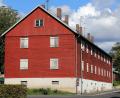 Bild: Wolfgang Steinbacher
Die zweistöckige Baracke am Bergsteig soll nach dem Willen ihres Eigentümers, der Stadtbau GmbH, einem sozialen Wohnungsbau weichen. Der Stadtrat stimmte am Dienstag mehrheitlich dagegen, das Gebäude als Denkmal zu erhalten.