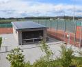 Bild: fz
Die PV-Anlage auf dem Tennisheim sichert die KfW-Förderung.